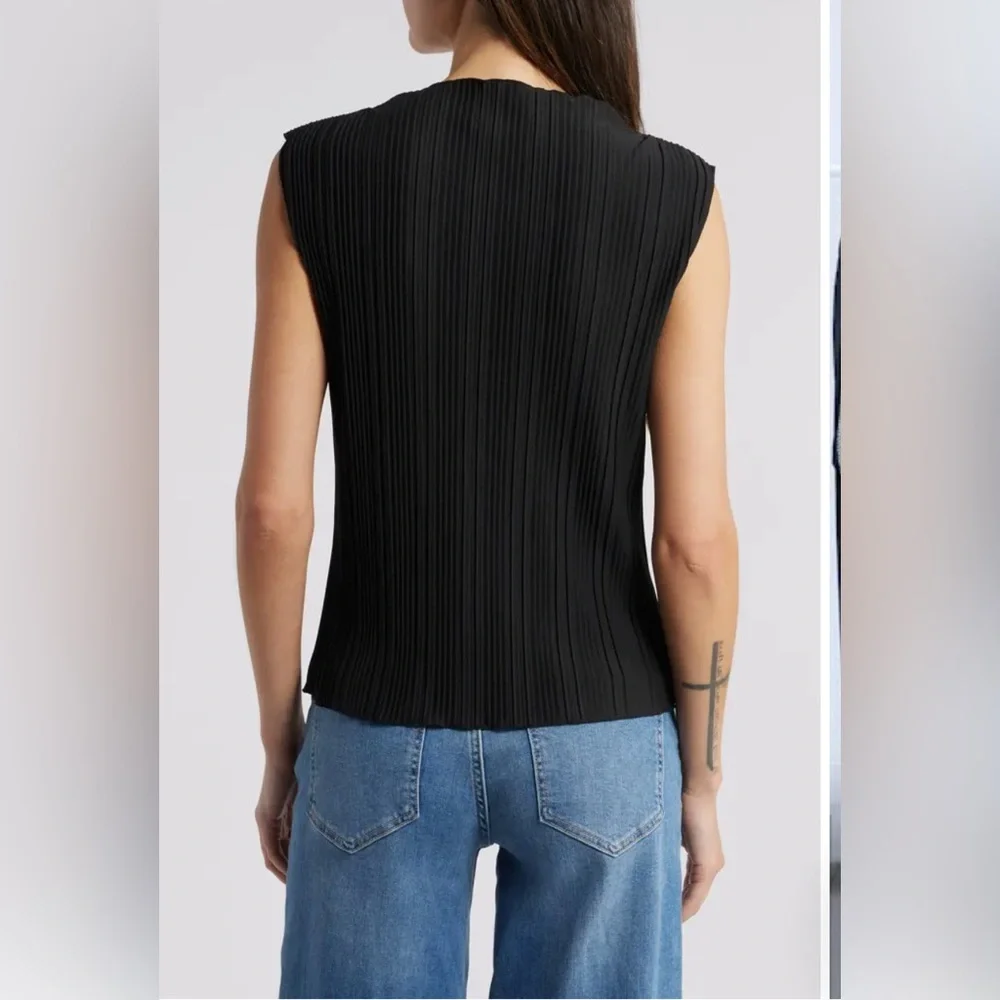 Rails Trea Sleeveless Plisse Top - Picture 3 of 8